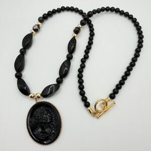 22" Onyx, Obsidian, glass, cloisonne, gold tone metal w/ resin Cameo necklace!